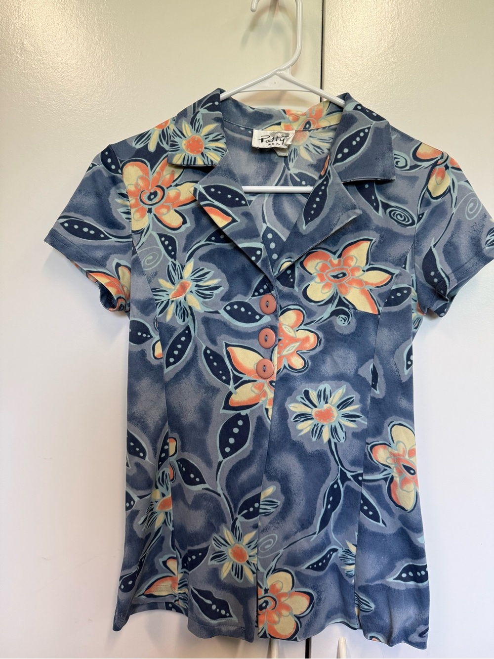 Vintage Hawaiian print shirt. Sexy open at waist. Summer. Vacay. Patty USA brand
